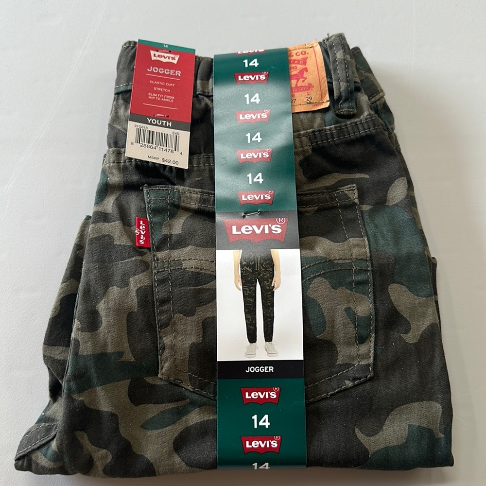 Levi's jogger elastic Cliff stretch slim fit from hip to ankle youth size 14 NWT